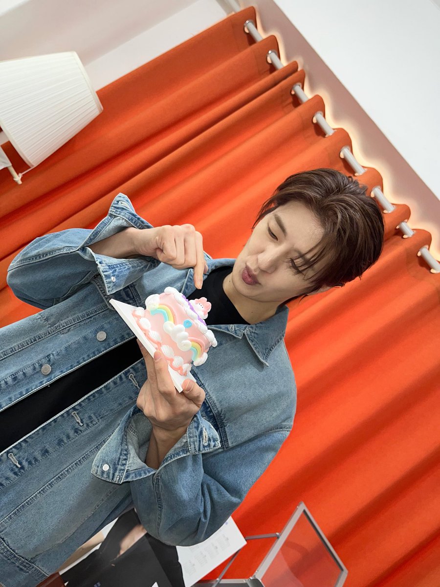 Official SonHoYoung tweet media