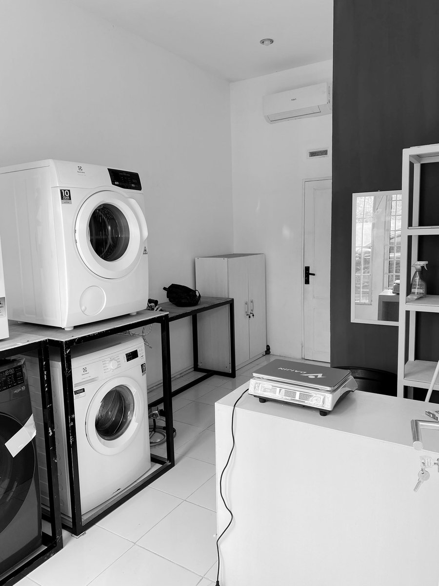 StillPap tweet media