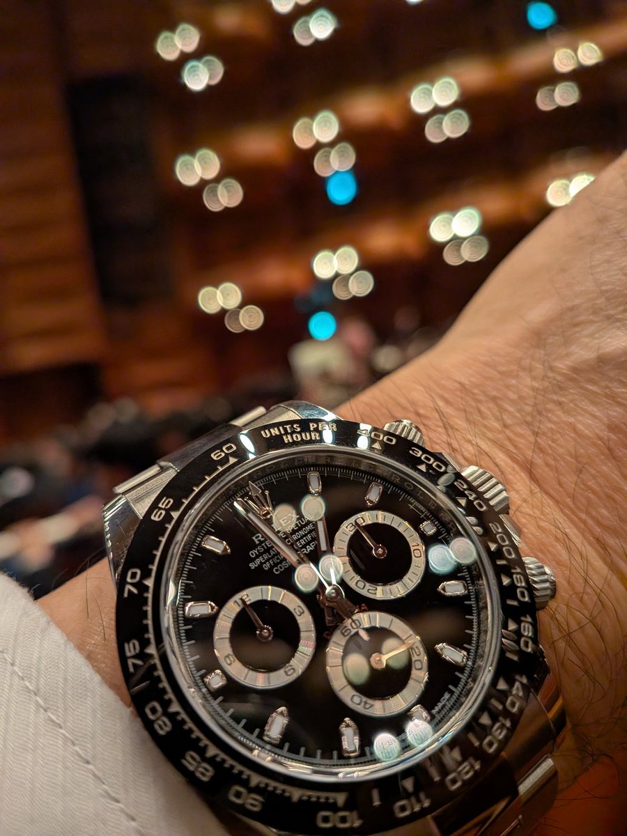 腕時計からアイデンティティが見える tweet media