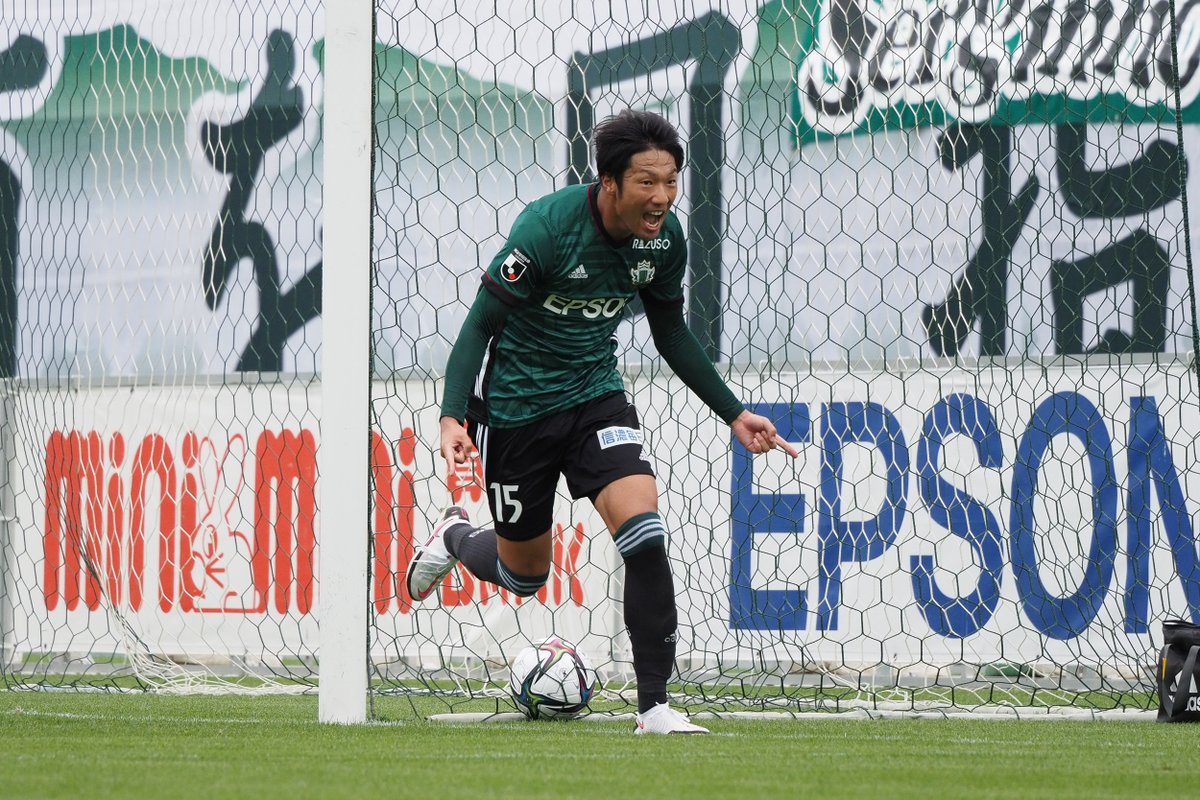 yamagafc's tweet photo. このたび、2021シーズン 松本山雅FCで共に闘った #伊藤翔 選手が2025シーズンをもって、プロサッカー選手を引退されることを発表されました⚽

現役生活、本当にお疲れさまでした👟

#yamaga https://t.co/o3s2PTYoaU