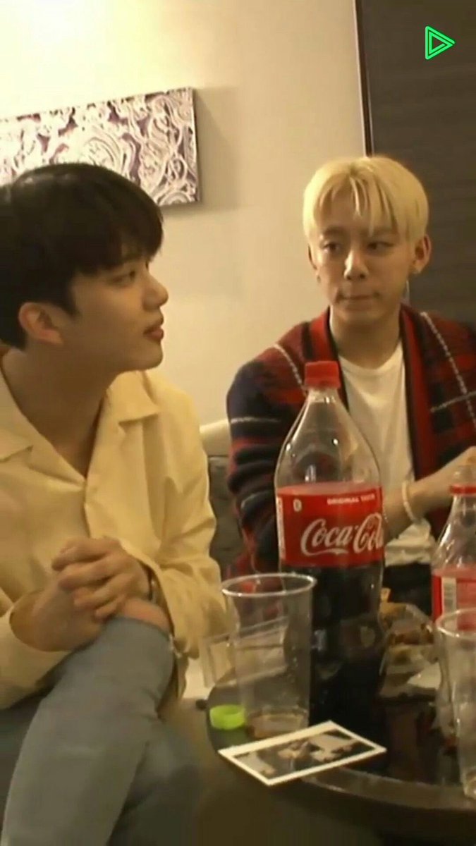 유부초밥 tweet media