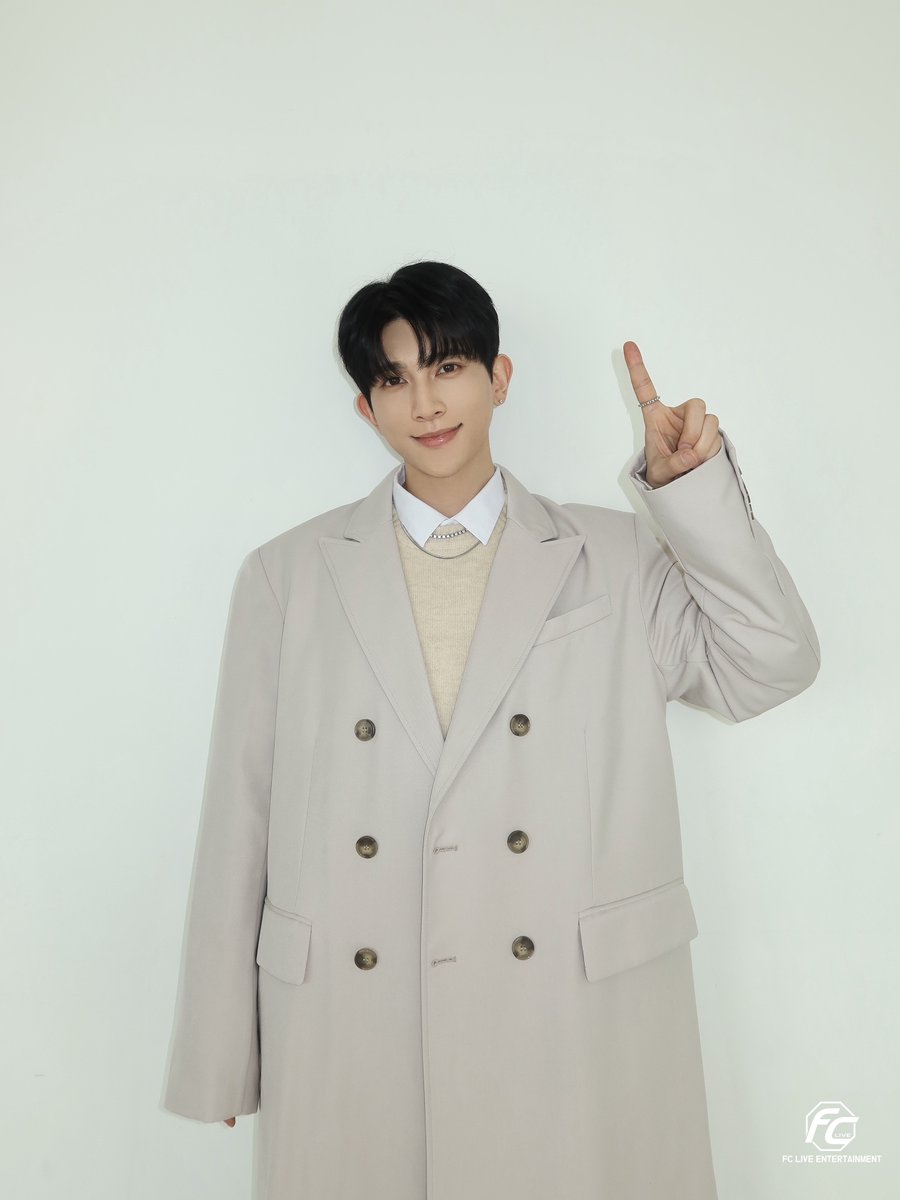FCLIVE_official's tweet image. 2026 #KISEOP SOLO FANMEETING 
CHAPTER TWO:Feelings

／
💐開催まで…あと1日☝️🤍
＼

📅4/2(木)
📍大阪 #DREAM_SQUARE_HALL
📅4/4(土),5(日)
📍東京 #iBIG_HALL

🎫一般チケット当日券あり🙆‍♀️
ti-ma.jp/shop/event.php…

#UX1 #UKISS #유키스 #기섭 #キソプ