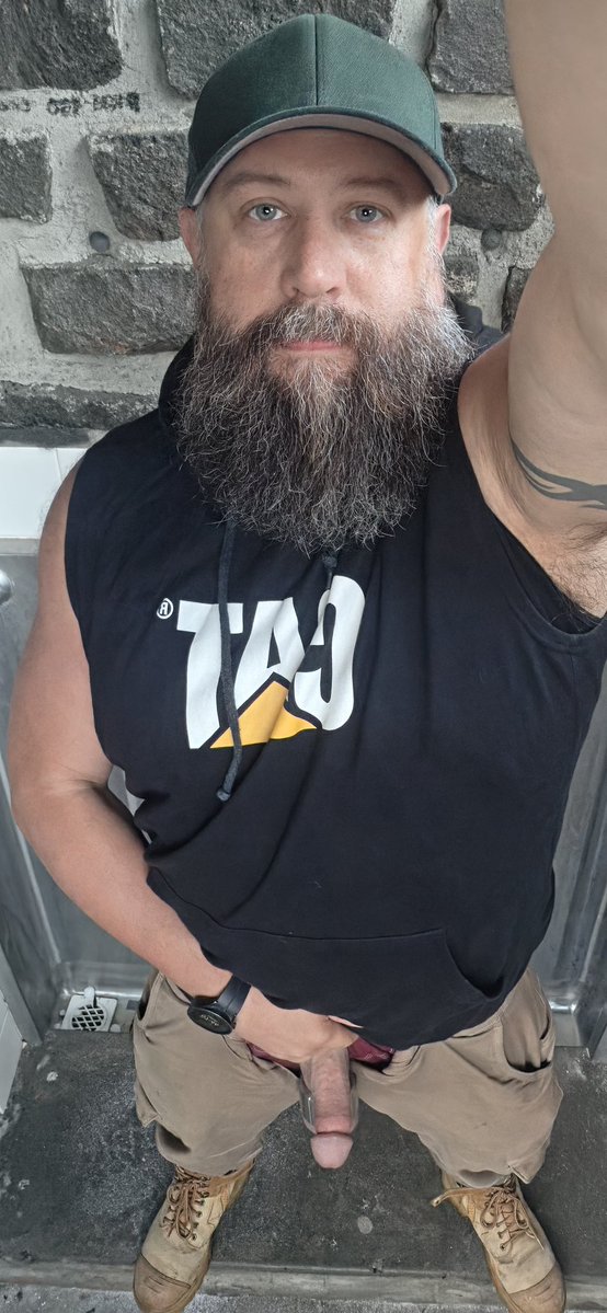 Tradie battle-kitty tweet media