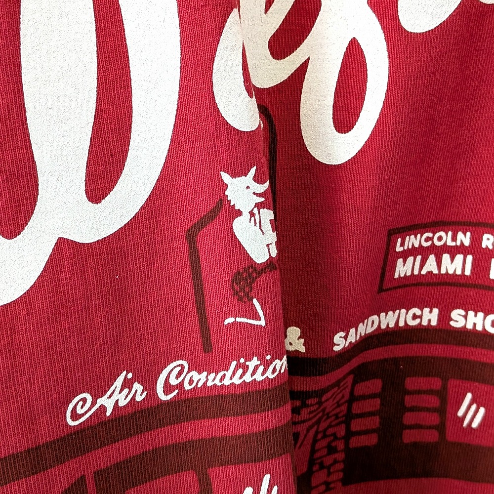 mccoy758's tweet photo. #リアルマッコイズ名古屋
新作 JOE MCCOY TEE / WHERE ELSE BUT… WOLFIE'S が入荷!
ヘビーオンスコットン、丸胴、バインダーネック仕様のレギュラーボディー。
カラーはチェリー。
#TheREALMcCOYS #リアルマッコイズ #PRINTTEE #プリントTシャツ https://t.co/OXB4IqXWOK