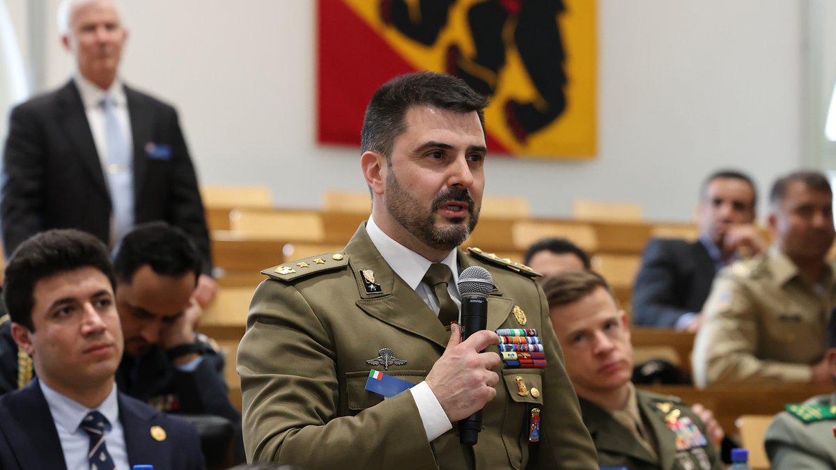 NATO_DefCollege's tweet image. NRCC 35 explores Switzerland’s #defence and #NATO #partnership 🇨🇭🌍

NRCC 35 wraps up its Field Study in 🇨🇭, exploring Switzerland’s #security policy, armed forces and NBC/EOD #capabilities through expert briefings and highly interactive Q&amp;amp;As with senior Swiss officials 🛡️📚