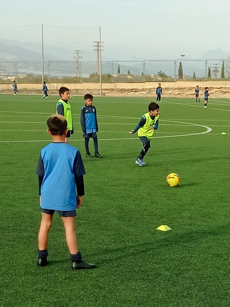 SPORTINGCDA's tweet photo. 🔵⚪C.F. SPORTING CIUDAD DE ALICANTE. Miércoles de entrenamientos. Seguimos trabajando para seguir creciendo!!!
#Dondelleguemosllegaremosjuntos https://t.co/VT6fzNX5FY