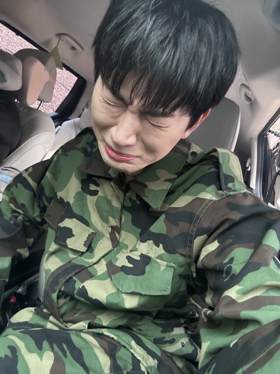 송윤형 tweet media