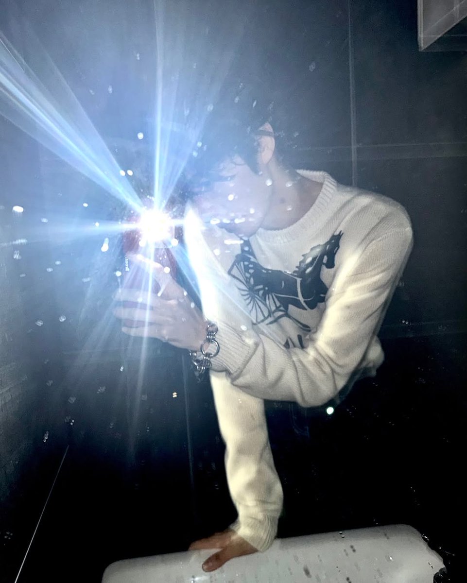 TWS_INTL's tweet photo. [INSTAGRAM] 260326

TWS #YOUNGJAE Instagram Update
🎧 Adrianne Lenker - not a lot, just forever

"🪞✨"

#영재 #TWS #투어스 #247WithUs @TWS_PLEDIS https://t.co/FYDcxo6S7z