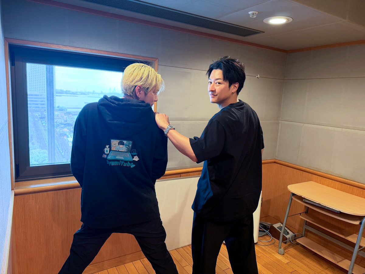 Lead [Official] tweet media