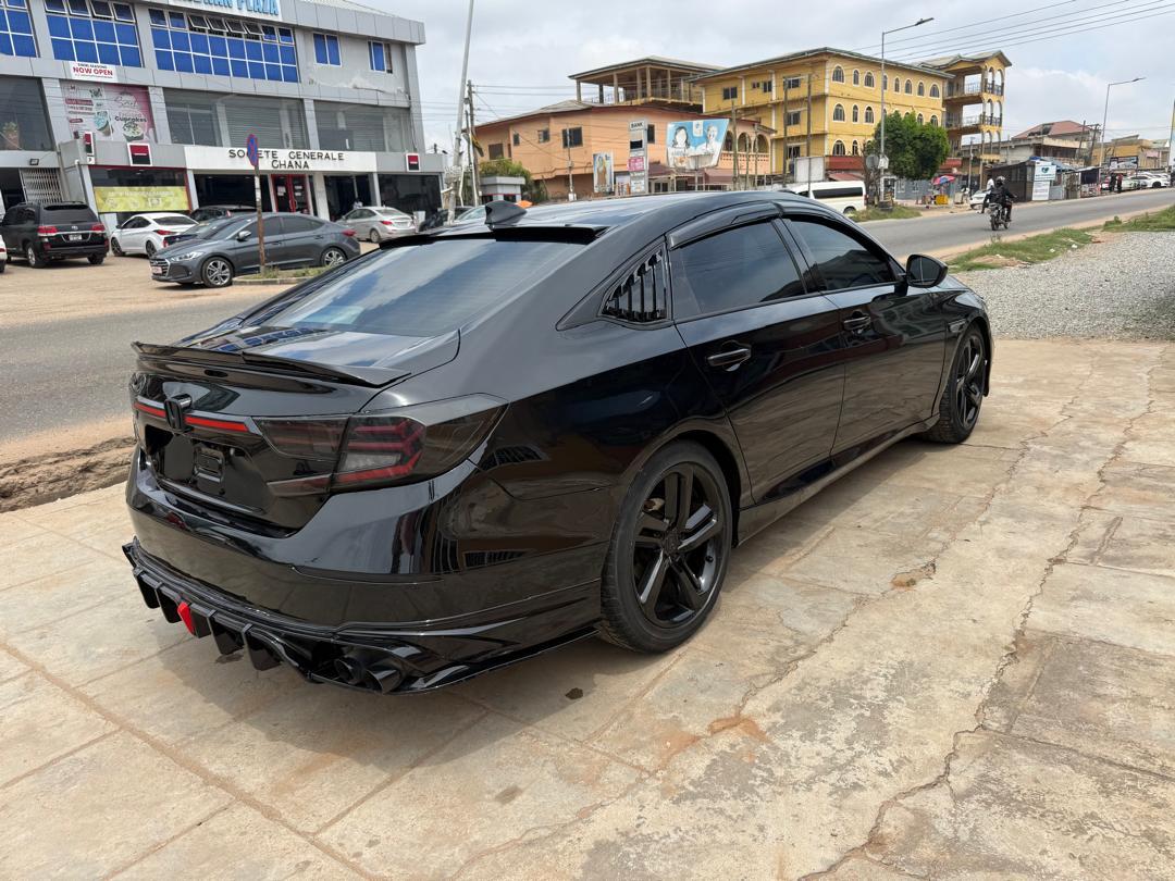 2019 Honda Accord Sport
Push to start
Leather seats
Infotainment system
Reverse camera
Econ mode
2026 registration plate

Price: GHC 204,000

WhatsApp/Call: 0550256731