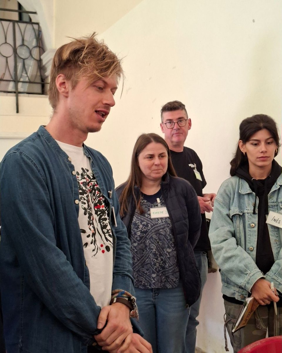 JOVESÓLIDES tweet media