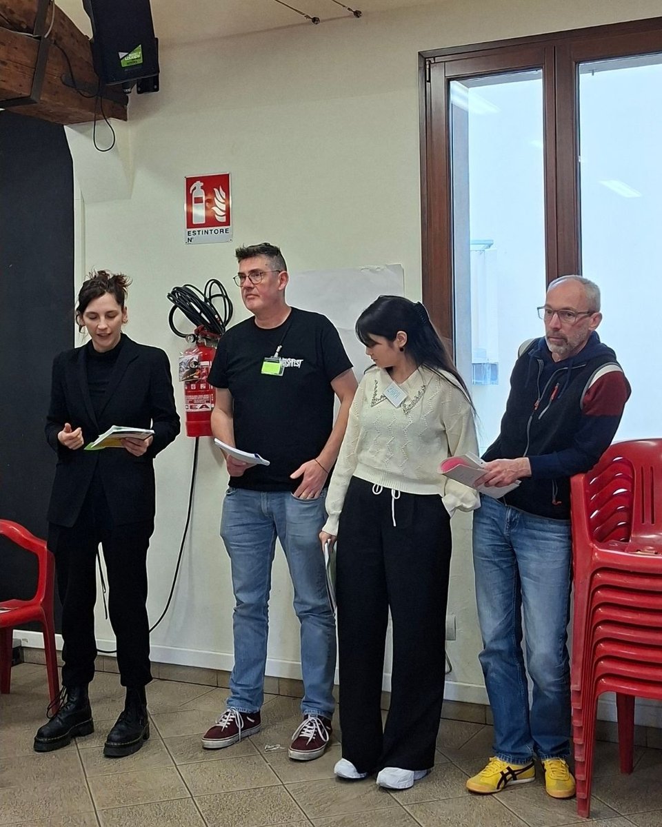 JOVESÓLIDES tweet media