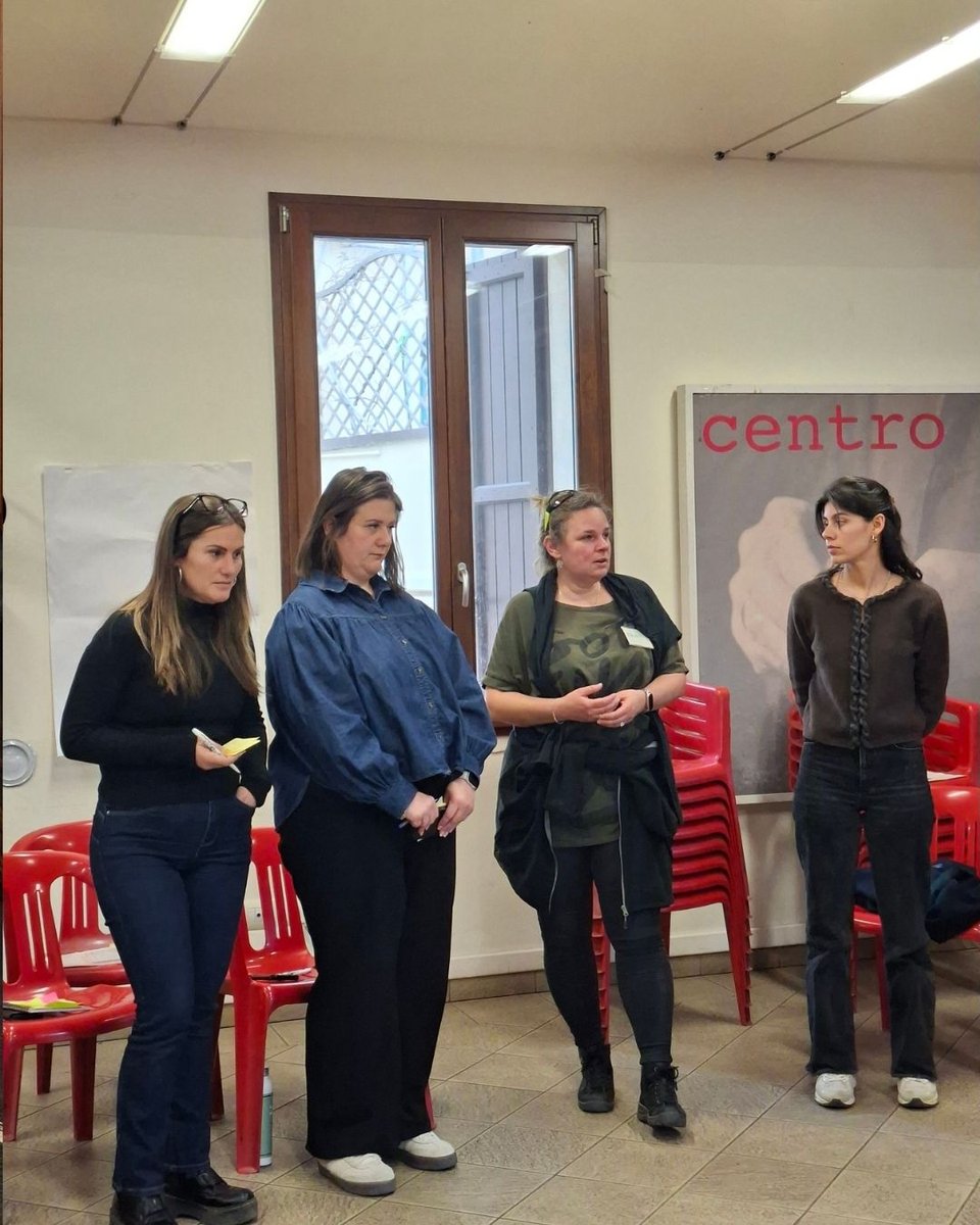 JOVESÓLIDES tweet media