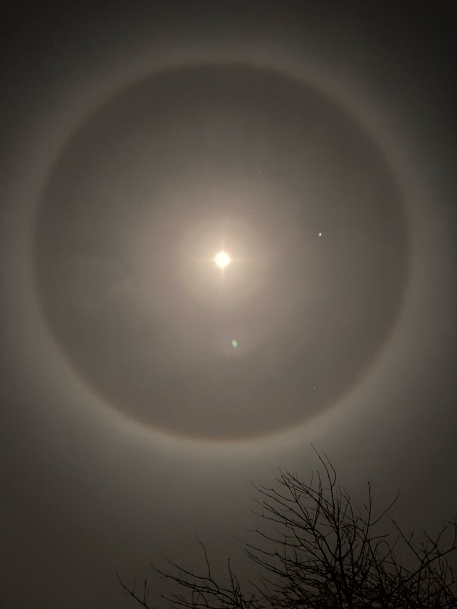 GTStamos's tweet photo. @DailyPicTheme2 #silver a lunar halo https://t.co/pzKHsDsnTb