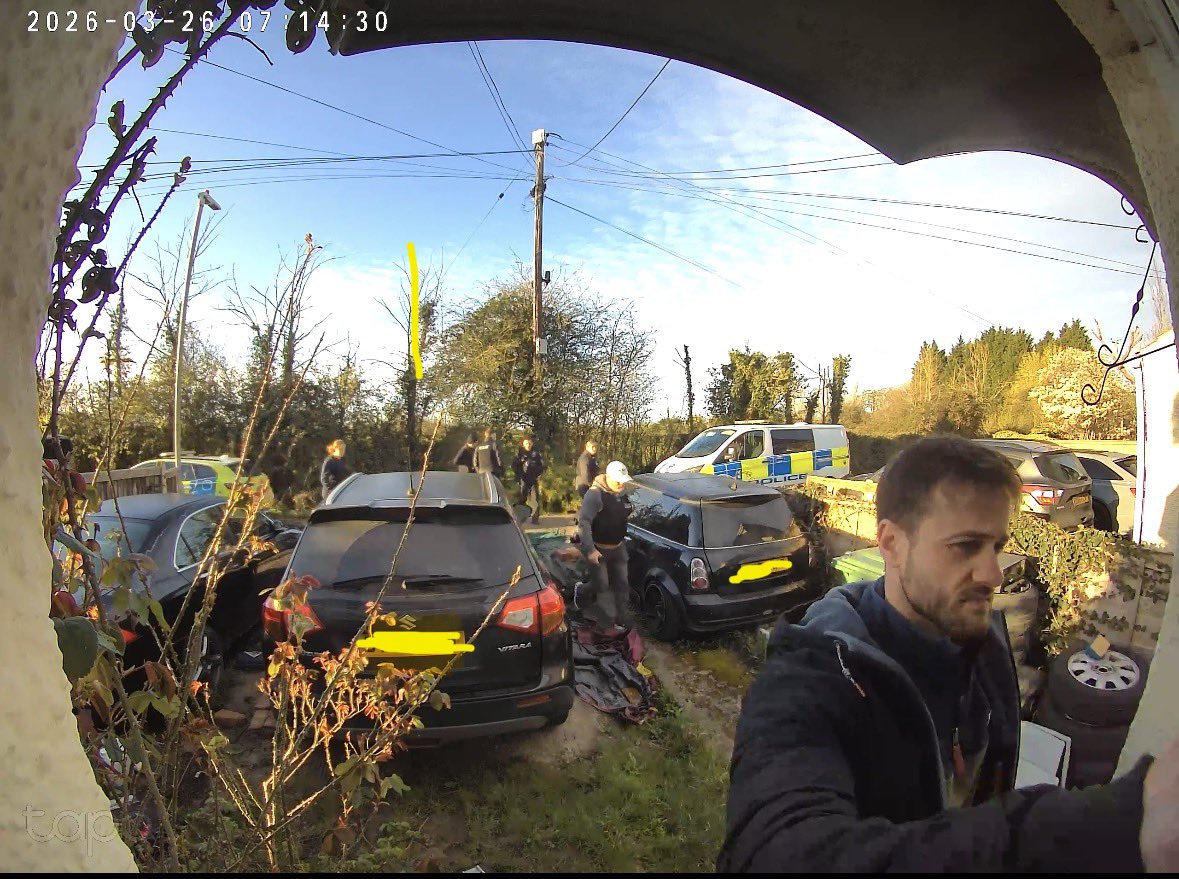 J ☝🏼🔻 tweet media