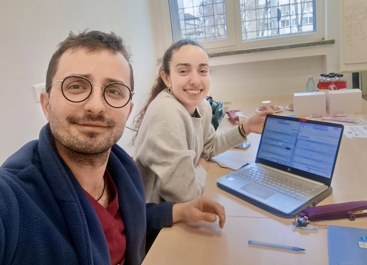 Oneandahalf_Lab's tweet photo. March 24th was World #TBDay , but TB impacts lives every day.

That’s why we keep pushing research forward:

1.Medical &amp; lab teams from #MariusNastaInstitute 🇷🇴

2.@carlamr27 &amp; Dr. Panciu working on the #TBSPECTRUM clinical study

3.#PBMC isolation training

@GTRecerca #MSCA https://t.co/3wc8qwf9iX