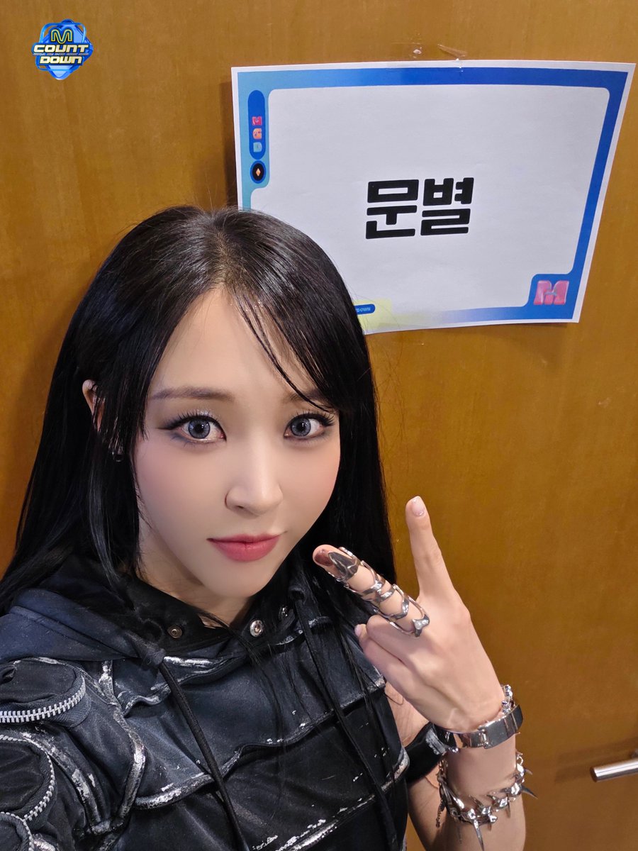 M COUNTDOWN Live tweet media