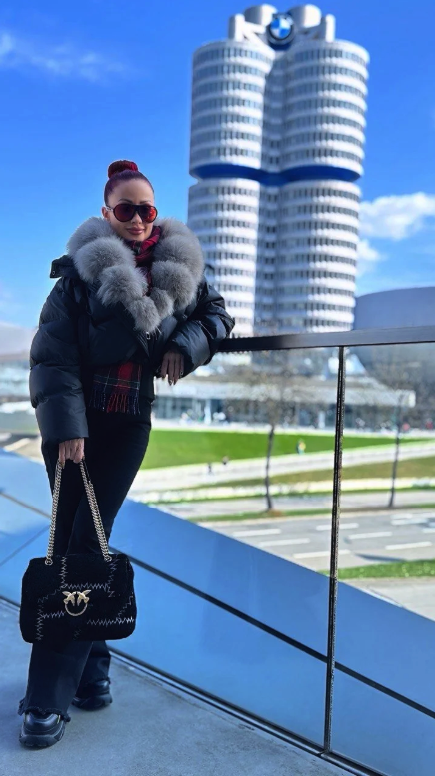 tiffanyblaizee's tweet photo. came for the cars. stayed because i outshine them.

#BMW #Munich #ootd #luxury #model #travel #viral #fyp #fashion #aesthetic https://t.co/wBUOyynyVc