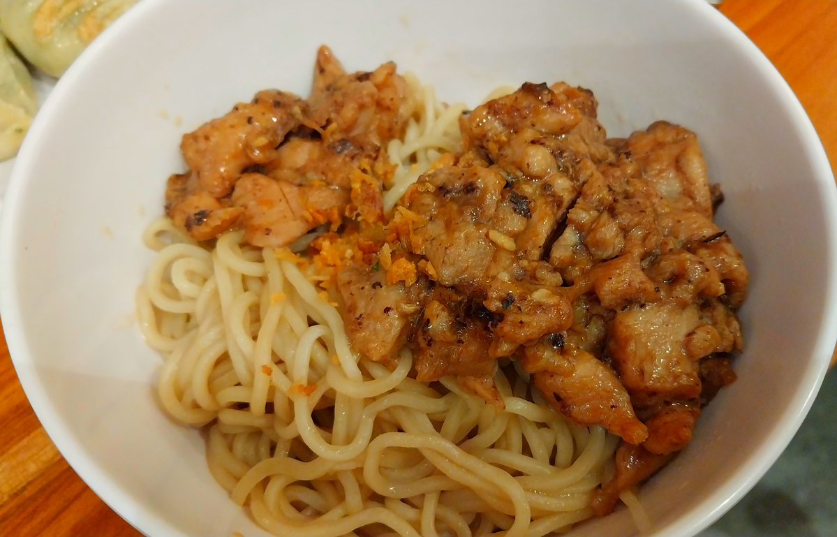 Penikmat_Makan's tweet image. Jajan Mie Dulu ...
- Mie Lebar Wonton Ayam
- Mie Kecil Ayam Taosi
- Kwotie Goreng

Lokasi: WINGLOK Hongkong Dimsum Bintaro Sektor 9.