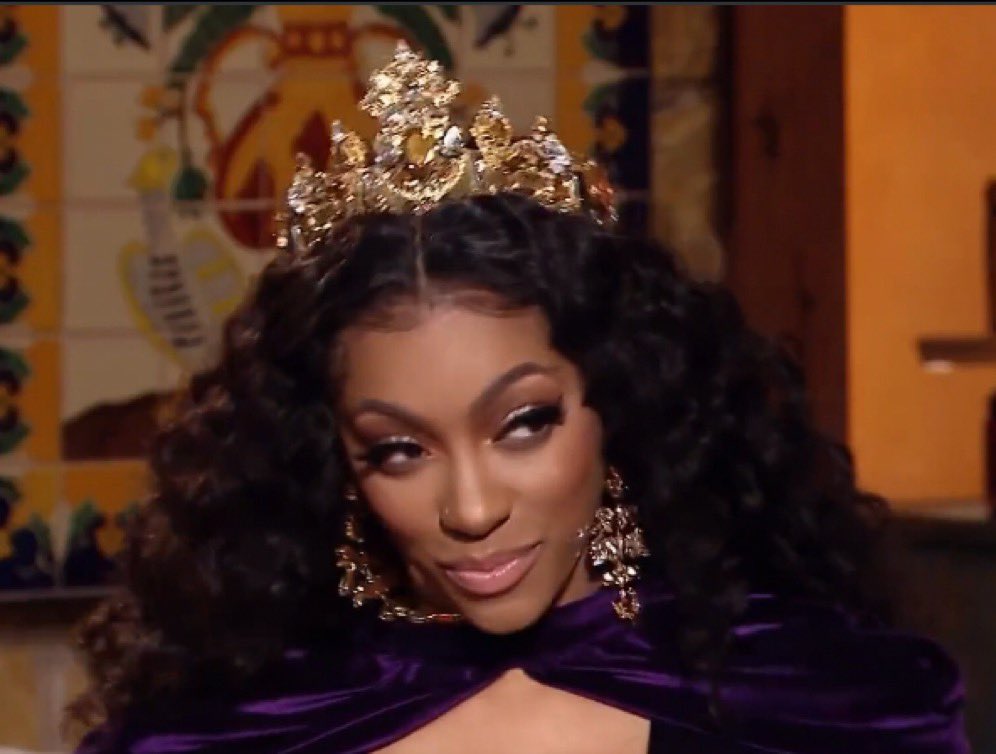 Farrah’s Luggage tweet media