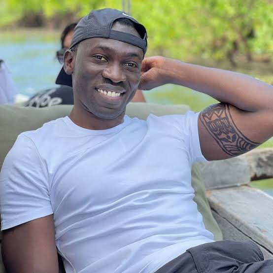 I want to Remind you today A Journalist can only leave a salary of 600k a Month to Join Politics only if He has seen a Stealing avenue.