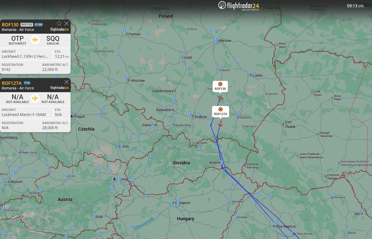 PolishMilRadar's tweet photo. 📅 26.03 🕘 10:14LT - 🇷🇴✈️ Rumuńskie F16 oraz C-130 nad Polską 🇵🇱
Do Bazy Lotniczej w Szawlach #EYSA na Litwie 🇱🇹 lecą samoloty Sił Powietrznych Rumunii 🇷🇴:
✈️ #ROF130 Lockheed C-130H2 Hercules "9142", który wystartował z Bukaresztu #LROP 🇷🇴 i aktualnie utrzymuje wysokość przelotową FL220 (6706 metrów)
🔗 https://t.co/6QcQBA7RPf
✈️ #ROF127A Lockheed Martin F-16, prowadzący formację kilku samolotów. Wystartowali oni z Bazy Lotniczej Fetești #LRFT 🇷🇴.
🔗 https://t.co/BkkN1uXl5a
Przeloty mają związek z faktem, że Siły Powietrzne Rumunii 🇷🇴 w najbliższych dniach obejmą dyżur w ramach NATO-wskiej misji Baltic Air Policing.
#POLMILRADAR