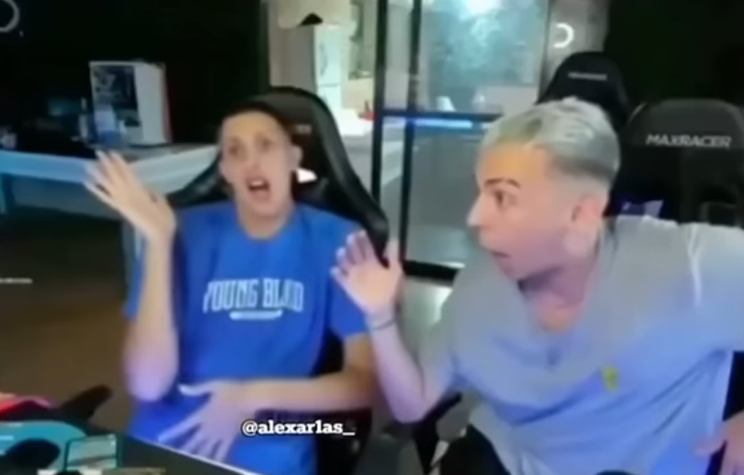 SHAKO CAGANDOLE 400LUCAS A LAZHER MIENTRAS LYRO SALE CORRIENDO DE UN ESTUDIO CON LA PLACA Y EL MIC ROBADOS Y JUSTO APARECE ROJUU COMIENDOSE A UNA MENOR EN MI PATIO LO CUENTO TODO