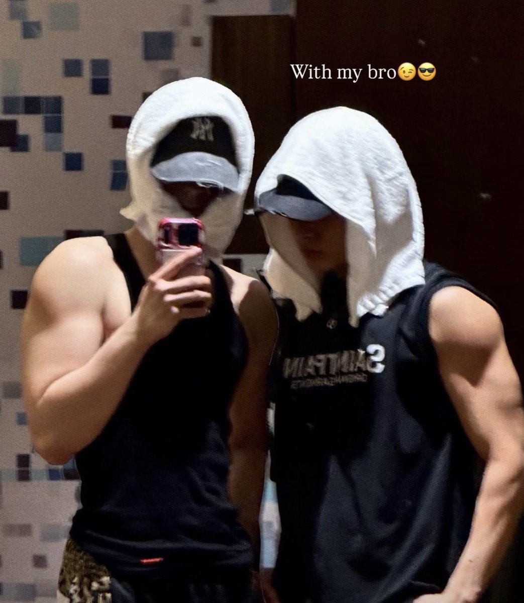 nics logged out tweet media