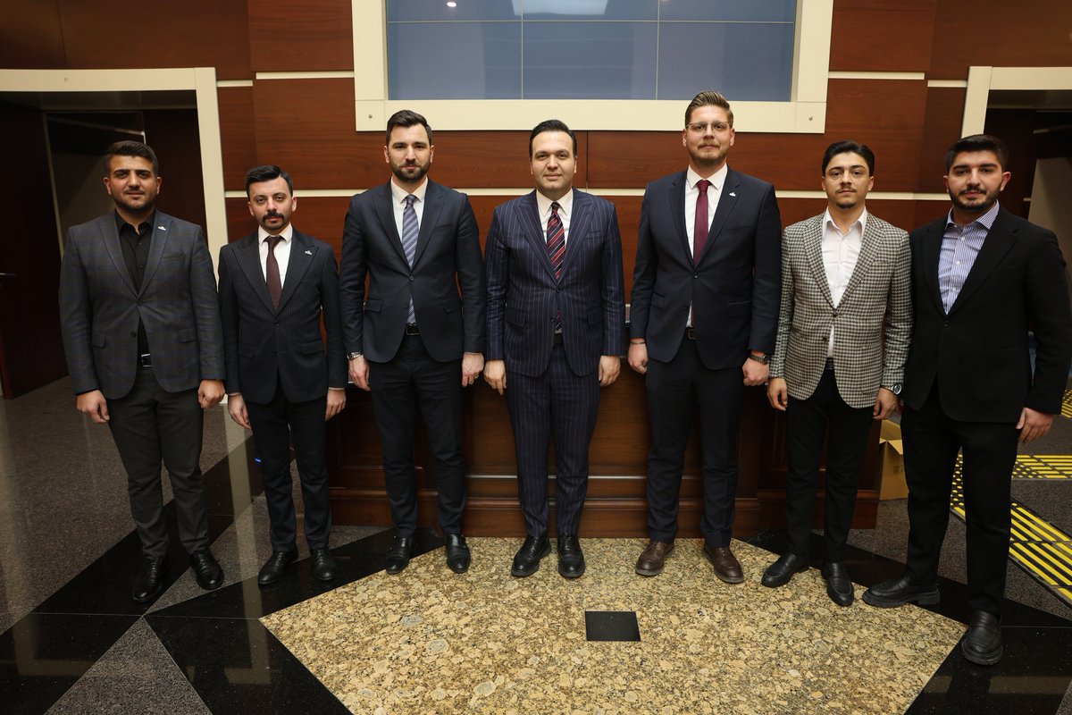 akgenclikkmaras's tweet photo. İl Gençlik Kolları Başkanımız Furkan ÜNALDI ve yürütme kurulu üyelerimiz ile birlikte, Gençlik Kolları Başkanımız Sayın Av. Yusuf İBİŞ ile genel merkezimizde bir araya geldik https://t.co/WaYoAlWtfh
