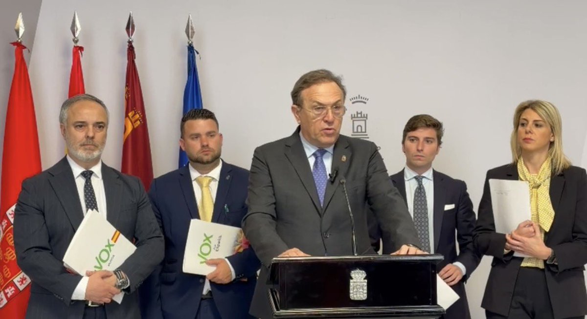 🔴PLENO municipal en Murcia.

En la rueda de prensa previa al pleno, el portavoz, Luis Gestoso, explica las propuestas de VOX:

👉🏽Cuarteles de Policía prometidos en el programa electoral PP: Puente Tocinos, El Palmar, Guadalupe, Cabezo de Torres y Sangonera la Verde 

sigue🧵