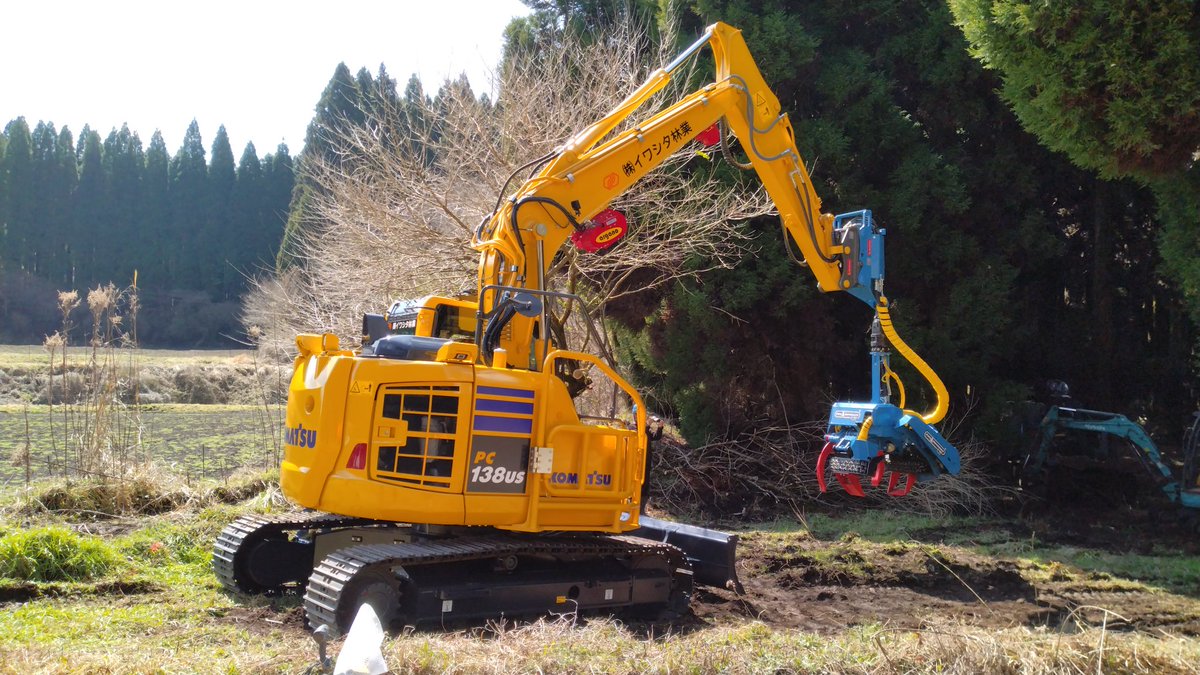 OilquickJPN's tweet photo. #オイルクイック 搭載機の納車立会にお伺いさせて頂きました!#林業 のお客様で熊本を中心にご活躍されている #イワシタ林業 さんで、 #PC138 に #KETO150 #ハーベスター と #オカダnansei の #グラップル そして掘削バケット。
これから益々御活躍される事を願って、#oilquick と共にご安全に! https://t.co/EoFNTISjqg