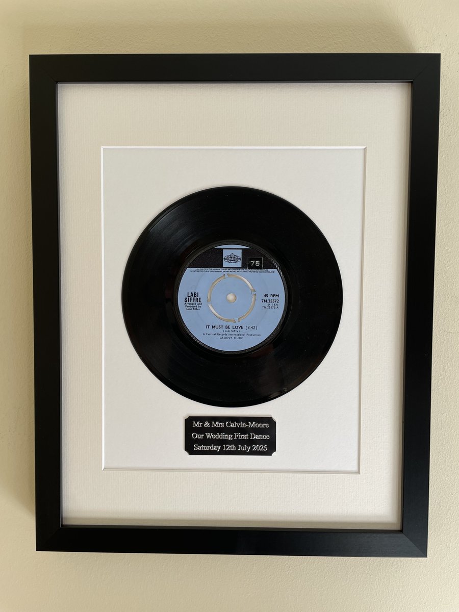 My1stRecord's tweet image. The #Popmaster Aperitif aka #TheTopTenTilKen continues with another #soul classic, which MyFirstRecord.co.uk have framed as a #wedding #firstdance #wedding gift along with an equally masterful Madness rendition....

@greatesthitsuk