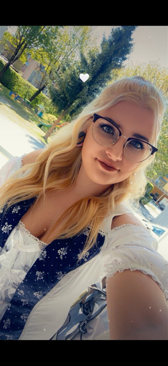 Jane911472371's tweet photo. wie findest du frauen in tracht? ;) #curvy #tracht #dirndl #blondwomen https://t.co/fpR1UMj60i