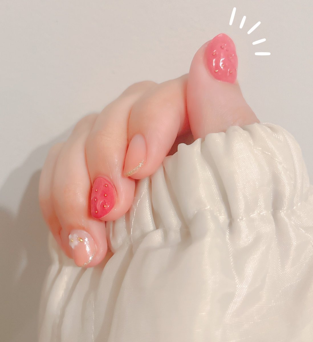 サイン会前にネイルしてきたよー!✨
いちごネイル🍓🩷 