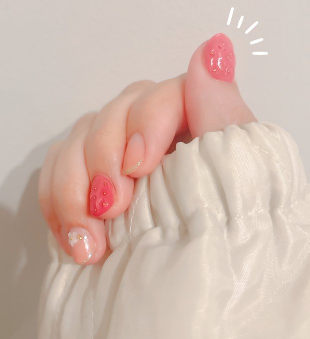 サイン会前にネイルしてきたよー!✨
いちごネイル🍓🩷 