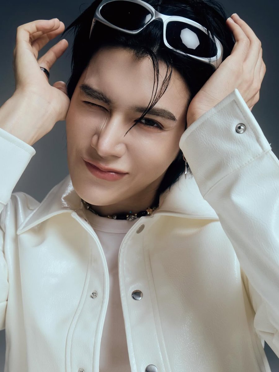 Fee's YESTERDAY 🐶🍑 tweet media