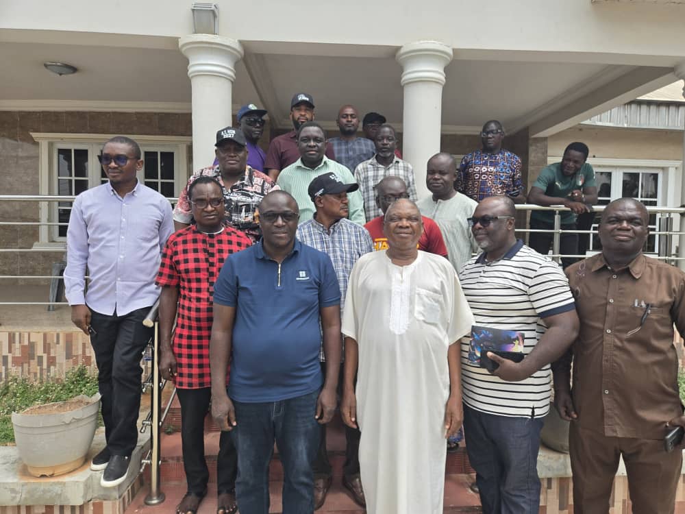 newmanatonko's tweet photo. 2027 governorship aspirant Prof. Sebastine Hon (left) along with his campaign team was recently received by former Head of Service in Benue State, Mr Mike Iordye mni (2nd left) in the latter's residence in Makurdi. https://t.co/OWF1dEpwny