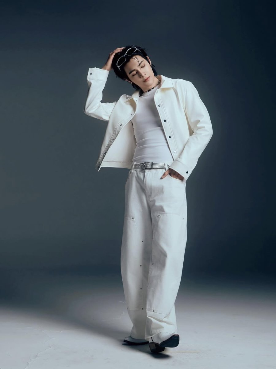 Fee's YESTERDAY 🐶🍑 tweet media