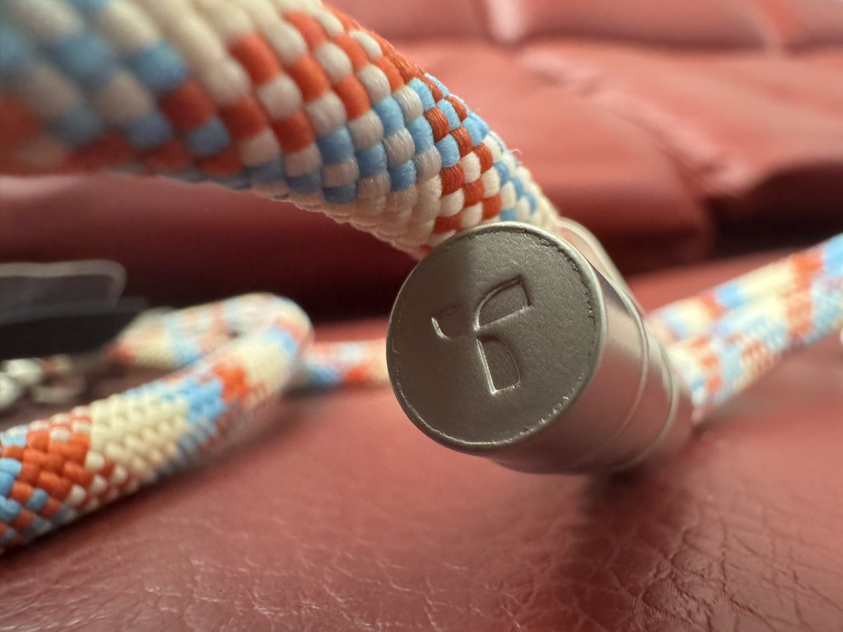 wandbit0's tweet image. TORRAS LoopGo Flex✨
イイねが5つ以上でプレゼントしていただきました💕
Be Here Now！かっこいい…
細すぎず太すぎずッ
紐の長さ調節も簡単で安心感✨
簡単なのにしっかり固定される不思議…

カラビナ部分が高強度アルミ合金製→軍用アルミ合金ッ軍用とか好きすぎて困る‼️😭大感謝です❣️

#TORRAS