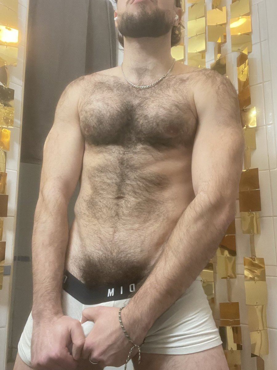 BateConoisseur's tweet photo. How are u doing piggies ? Did u miss me ? 🥺🎀

#pecs #pubes #gay #muscles #sweat https://t.co/Z8sbHo2srZ