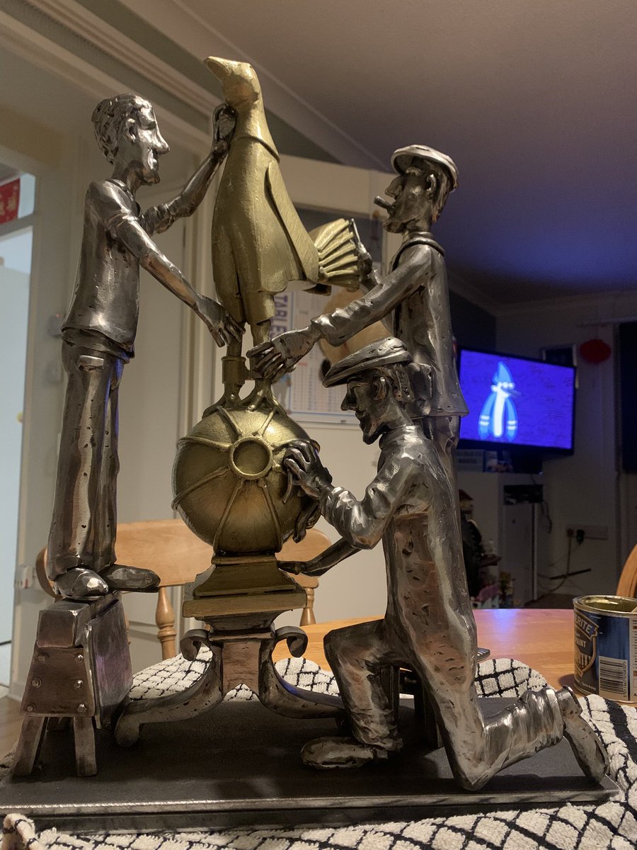 sladeweld's tweet photo. My latest #THFC inspired sculpture, depicting a well known scenario for spurs fans.
Three men proudly holding and cleaning the iconic Tottenham Hotspur cockerel whilst the stands are being improved and enlarged, 1934 apparently.
#spurs
#myclub 
As always.. yes even now #COYS https://t.co/NjwtIZjWvk