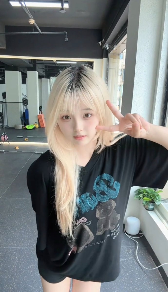 知名倒头就睡艺术家 tweet media