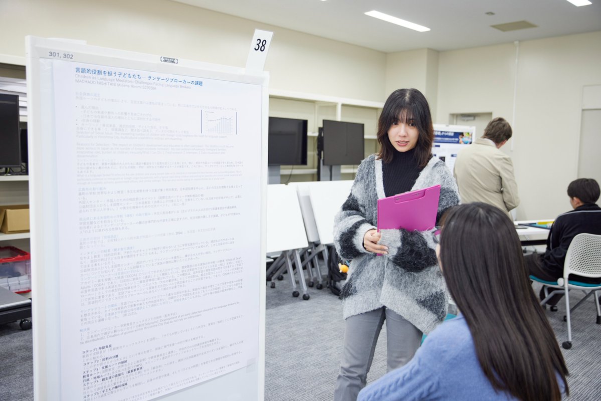 EikeiUniversity's tweet image. 「自分らしさは、挑戦の先で見えてくる」——その瞬間とは？🌈
英語を武器に幅広く学び、PBLで仲間と挑んだ4年間。多様な出会いが彼女に自信と未来への道筋をくれた🌟👉eikei.ac.jp/about/alumni/1…

#卒業生ストーリー #英語学習 #PBL #未来へ羽ばたく