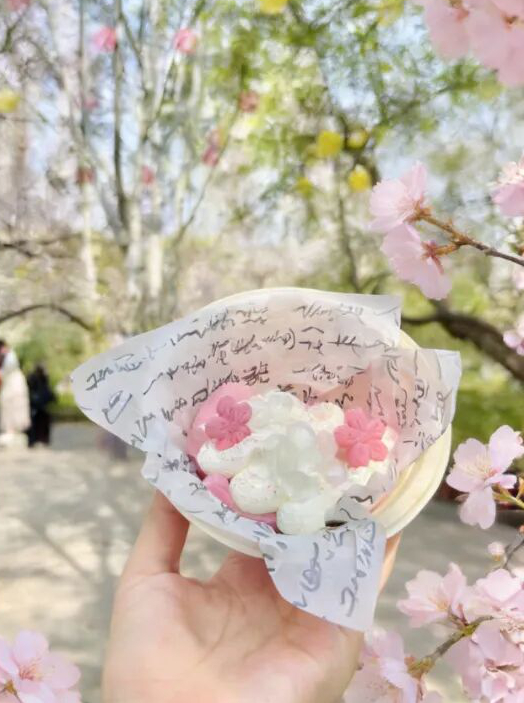 POV: You're lost in a pink fairytale!

The Cherry Blossom Festival (until April 19) at Jinan's Wulongtan Park is in full swing! With hanfu parades, folk shows, and floral treats, it's the ultimate spring vibe. Don't forget to grab some tea under the blossoms!