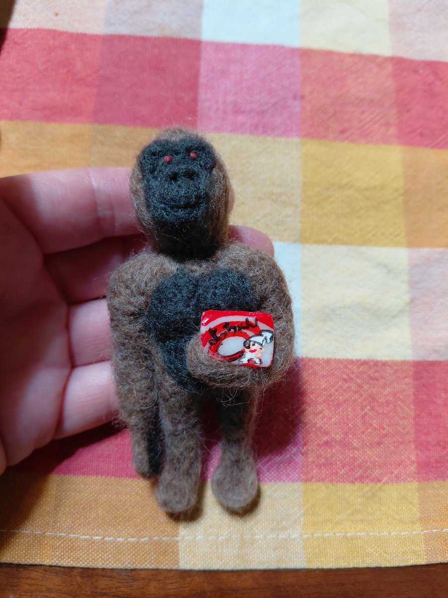 よっちゃん。ブローチです。