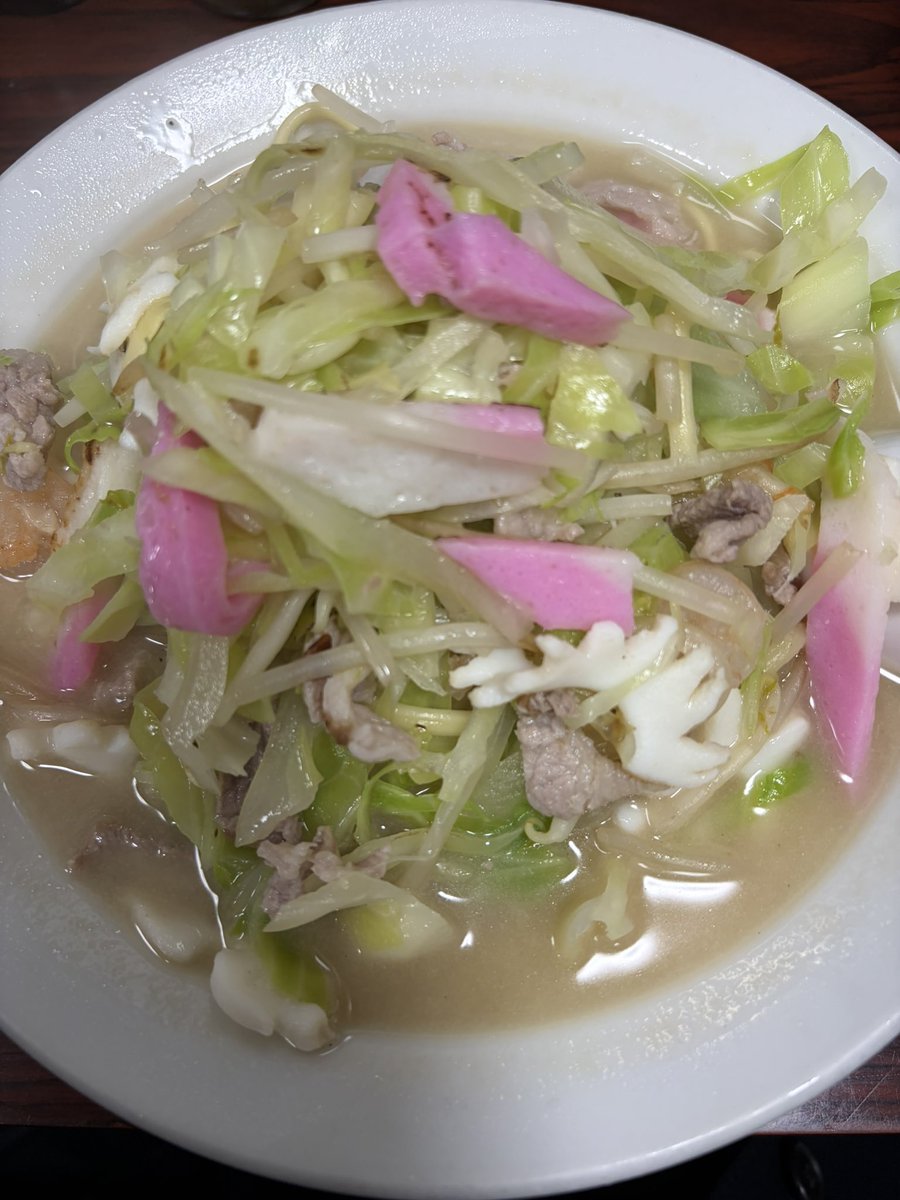 tamiya_eatlog's tweet photo. 來來來(三軒茶屋駅)を訪問。
動物系×野菜の甘み×魚介の旨みが重なる優しいスープが絶品で、柔らかな中太麺も好相性。モヤシやキャベツ、海鮮など具沢山で満足度が高く、「日本一のちゃんぽん」との前評判にも納得の旨さ。リピート確定の一杯で、激しくオススメのお店です。
#ちゃんぽん https://t.co/Bk7IeMKnmJ