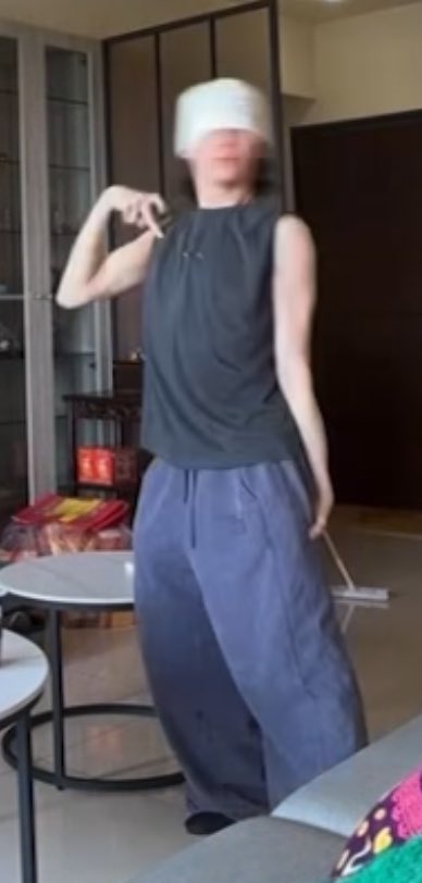 ⋆｡𖦹°⭒˚｡⋆ eviiii:-p!! ⋆｡⋆⋆˚࿔ saw xlov!! tweet media