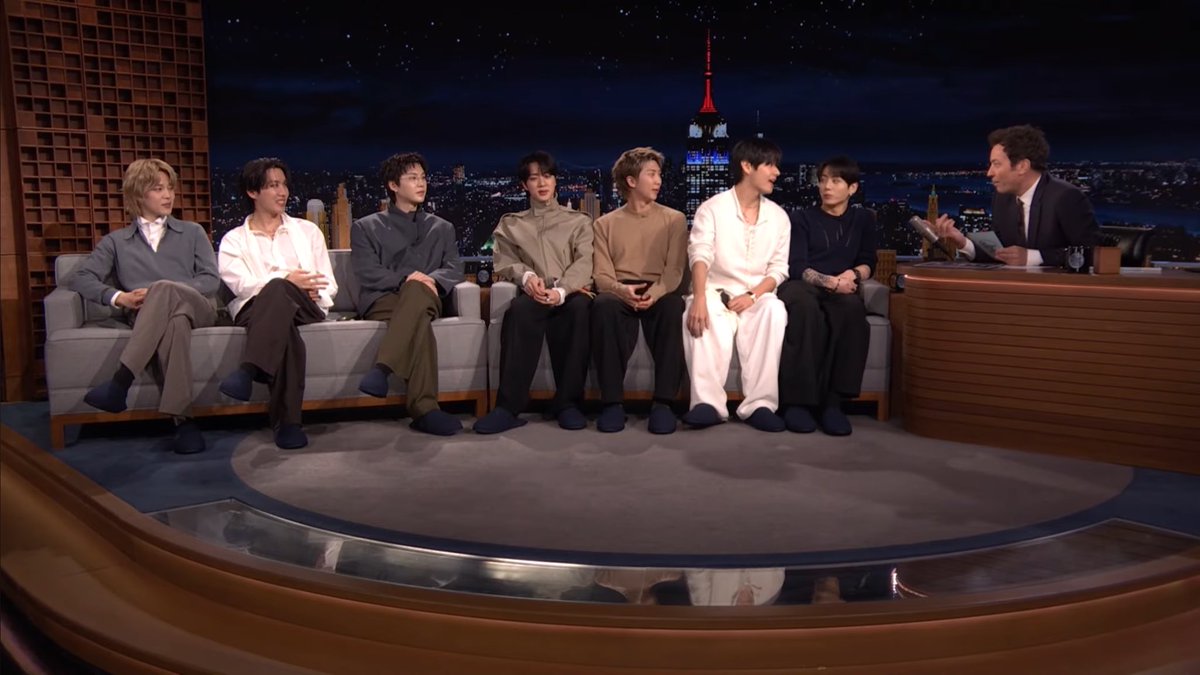 sgmin_seven's tweet image. taehyung recommends the BTS songs for a new fan to listen to first them he said Cypher and Ddaeng... LOOK AT NAMJOON'S REACTION WHEN HE SAID DDAENG 😭😭😭 TAHEYUNG AND HIS LOVE FOR THE RAPLINE SONGS