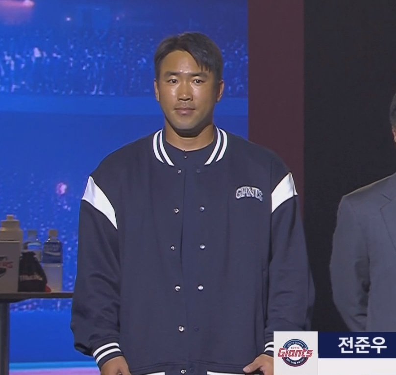 샤뀨ᡣ • . • 𐭩 tweet media