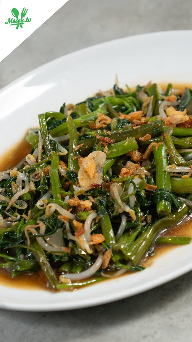 A close-up photograph displays a plate of stir-fried greens with bean sprouts, topped with crispy fried shallots and garlic, served in a savory sauce with a 'Masak.tw' logo in the corner.